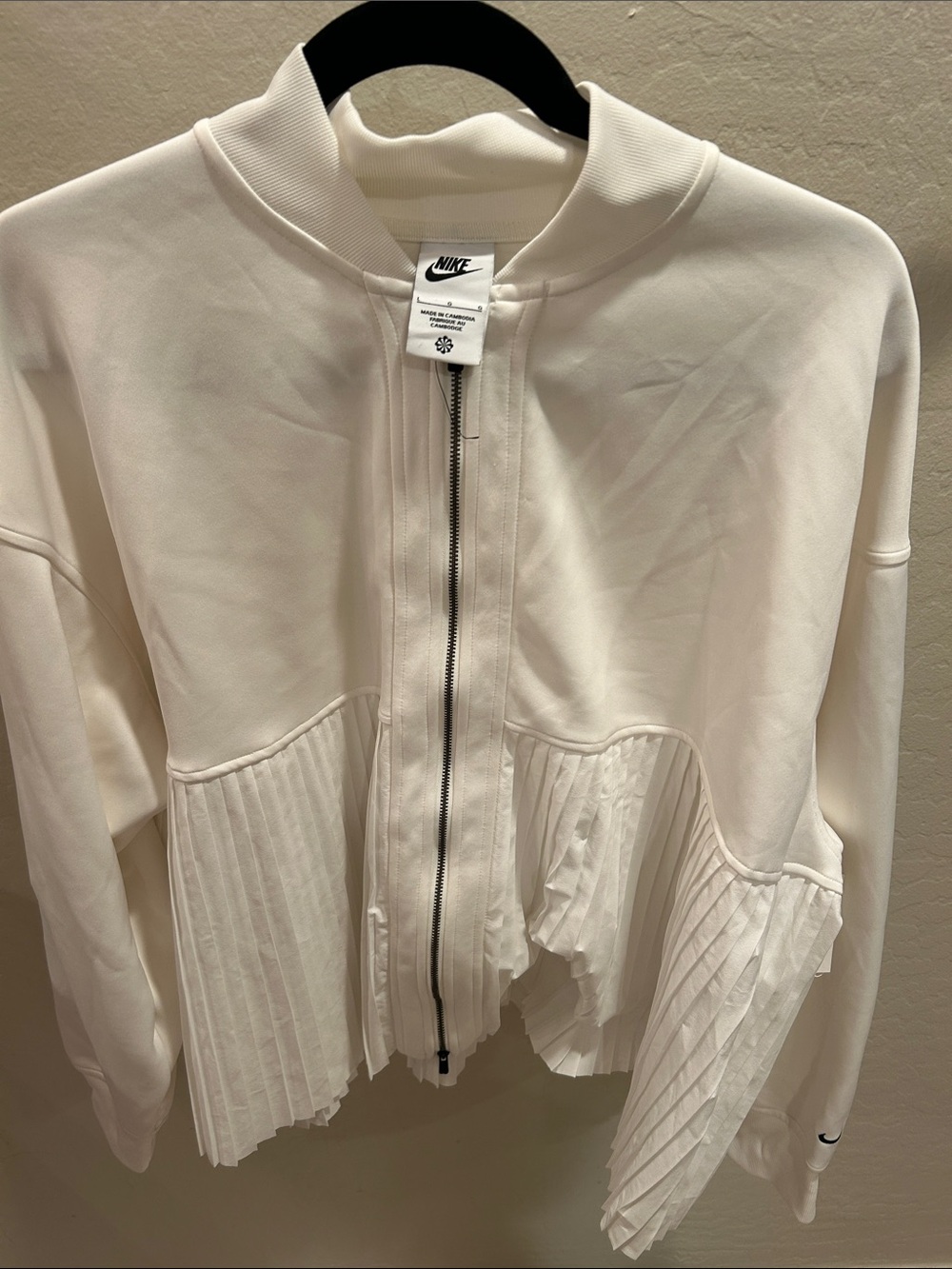 Nike Women’s White Pleated sportswear Jacket size large